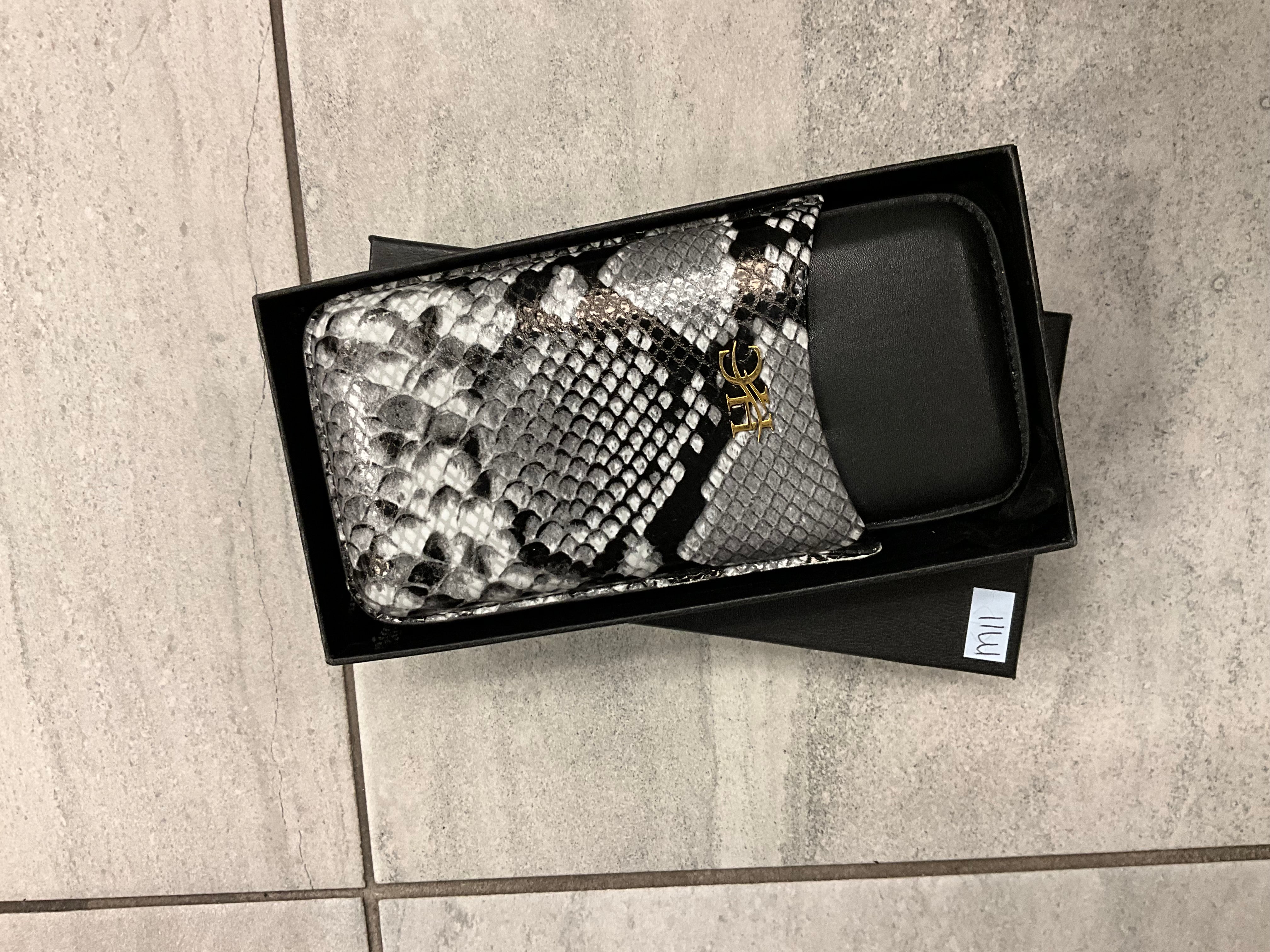 Havana-Castle-Cigar-Case-Black&White-Cobra-Medium