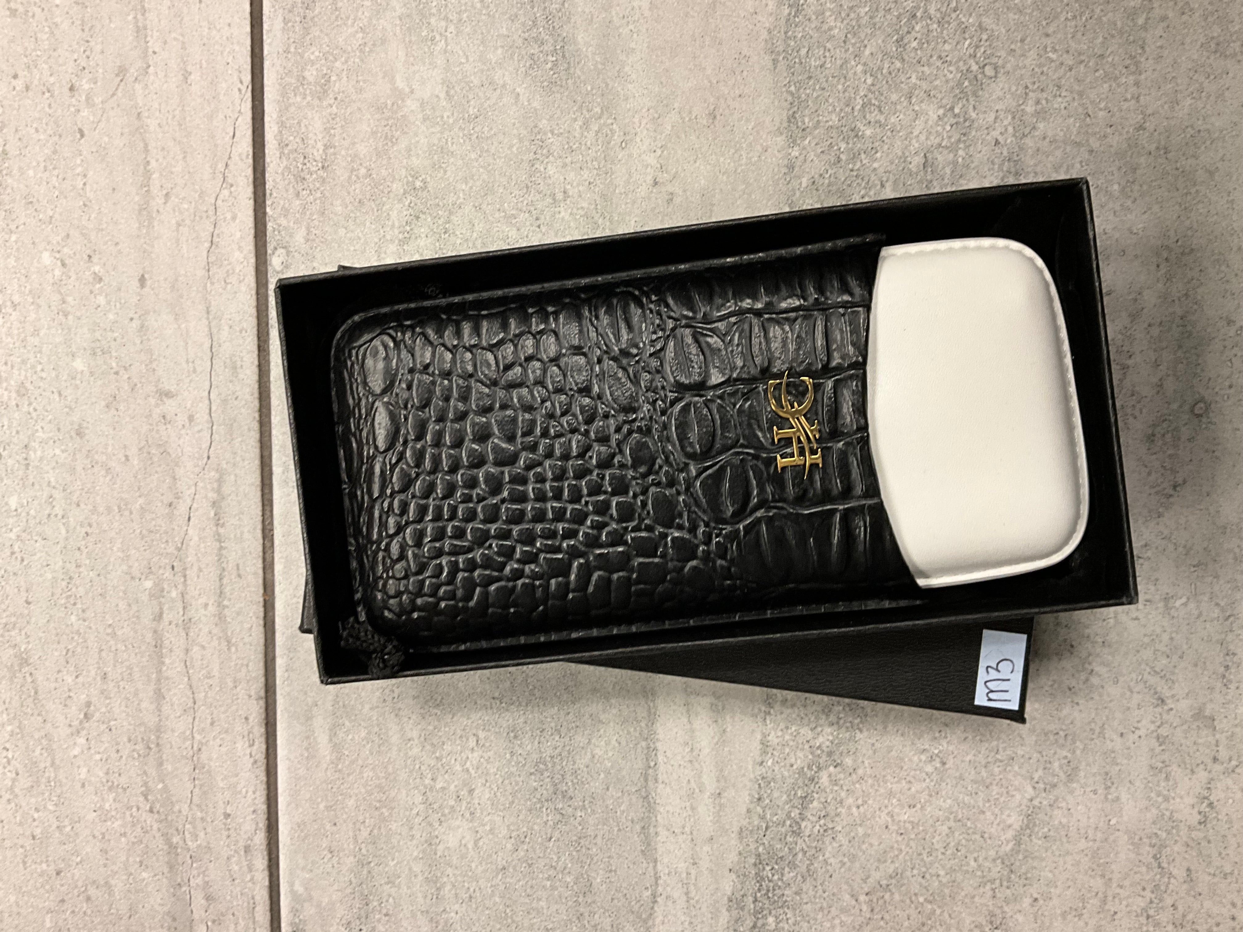 Havana-Castle-Cigar-Case-Black and White-Medium